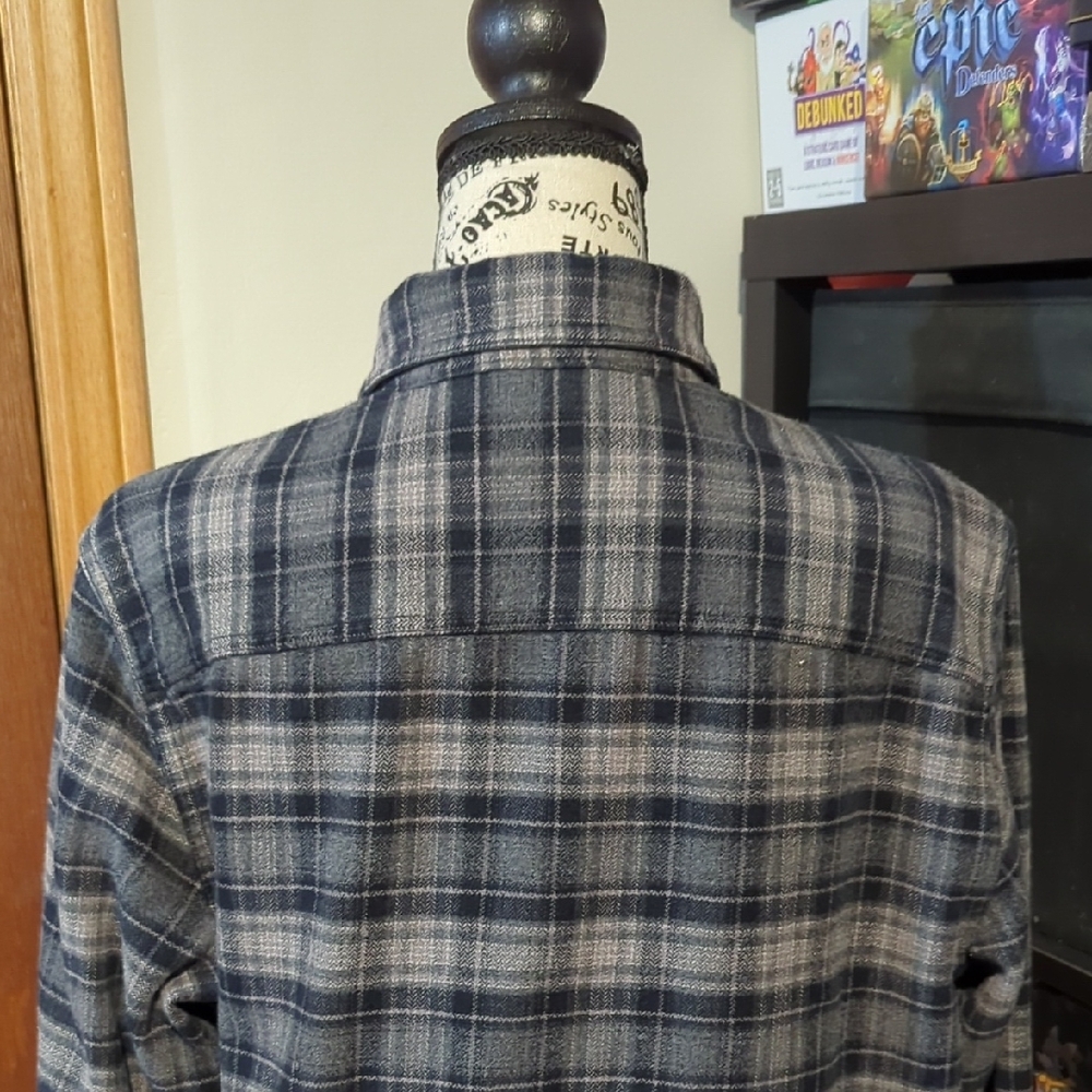 Roots Size S Men's Gray and Black Plaid Button-Up Shirt - Picture 6 of 15